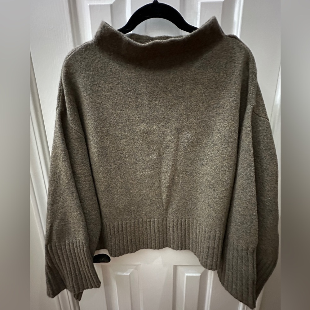 Club Monaco Brown Sweater Small Cropped  Flare Sleeves